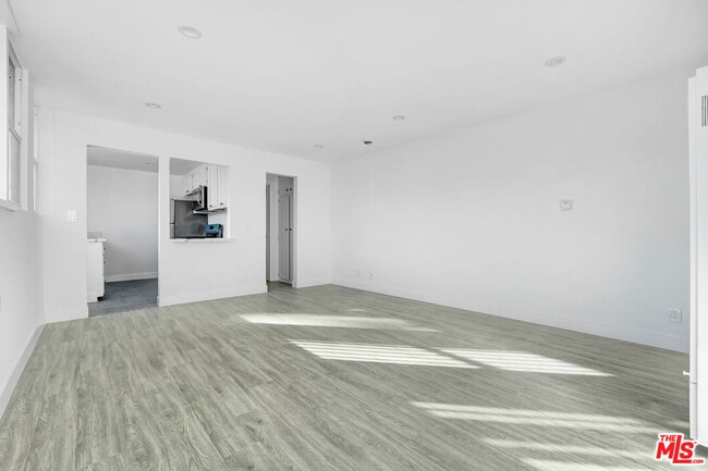 Photo - 317 S Kenmore Ave Unit 1