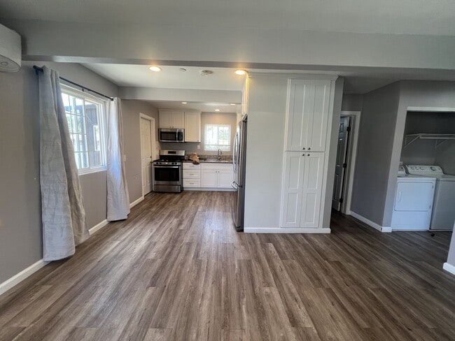 Photo - 6373 Osler St