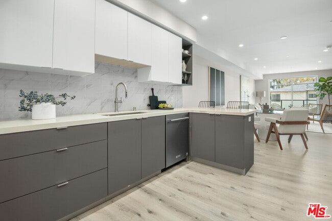 Building Photo - 1226 S Bedford St Unit 502