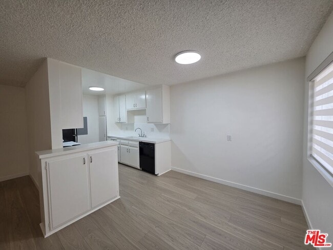 Photo - 10815 Rose Ave Unit 2