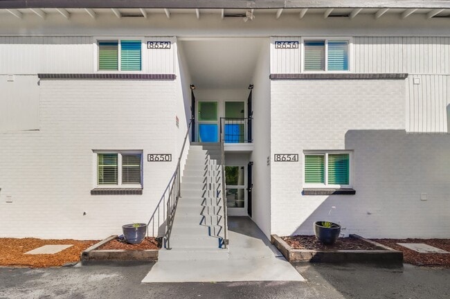 Building Photo - Hurlbut Unit 8654