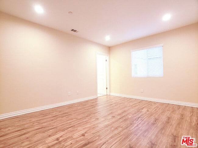 Photo - 1142 S Mariposa Ave Condo Unit 1/2