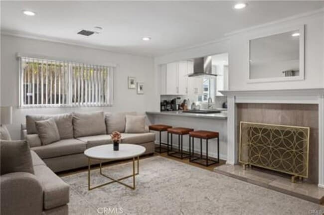 Photo - 22335 Kittridge St