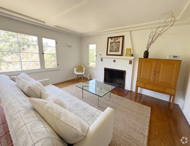 Building Photo - 2415 Meadow Valley Ter Rental