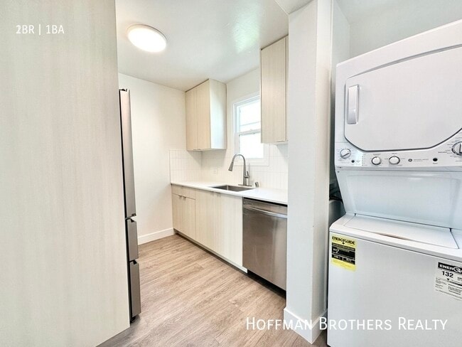 Building Photo - 1247 S Dunsmuir Ave