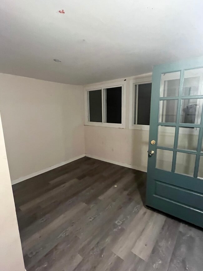 Photo - 2169 Brant St