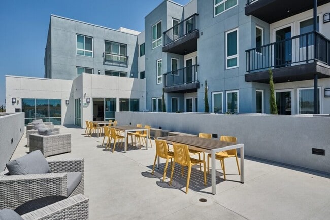 Photo - 1623 W Manchester Ave