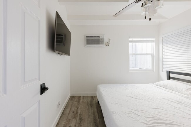 Photo - 14248 Oxnard St Unit 1