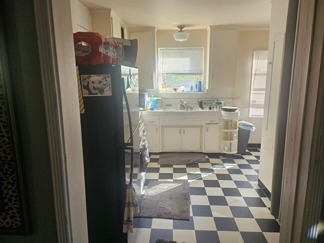 Building Photo - 1499 Stearns Dr Unit 1499