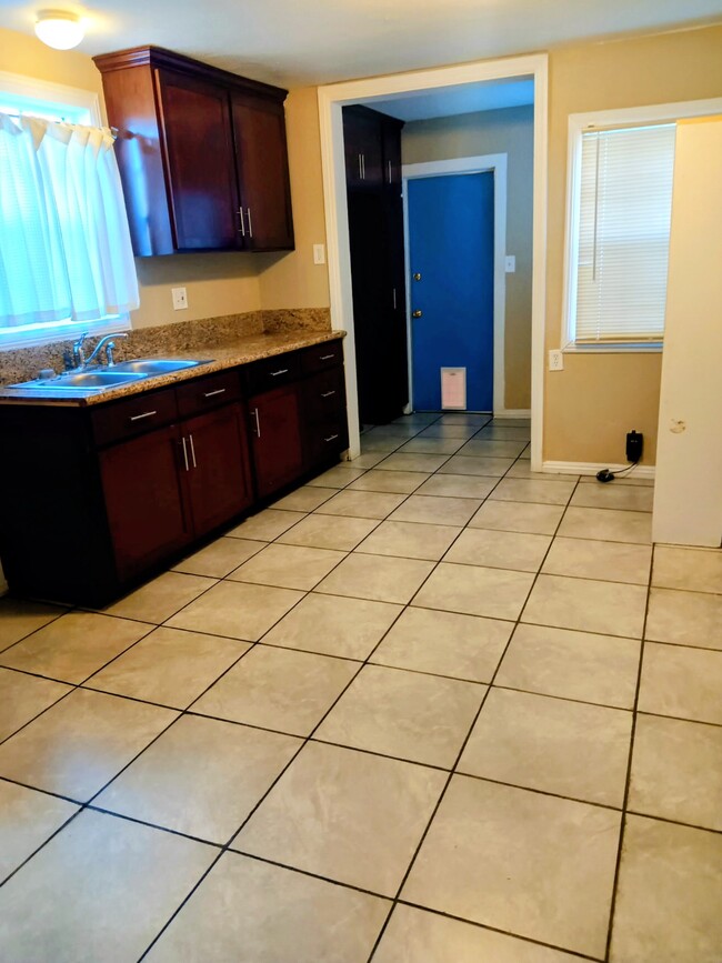 Photo - 2925 Wall Ave