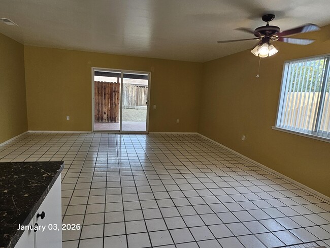 Photo - 42405 Iowa St