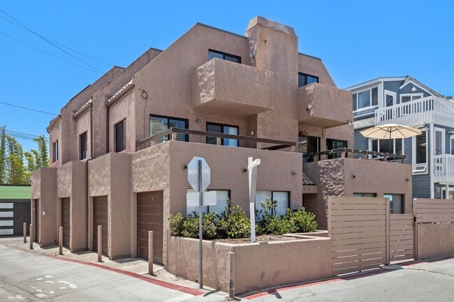 Photo - Mission Beach. 3 bedroom, 2.5 bath, 2 car garage, Unit 829