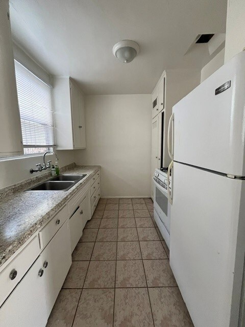 Floor Plan - Studio. 1 Bath. 0 Half