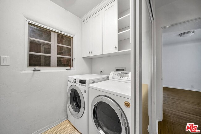 Photo - 333 S Roxbury Dr