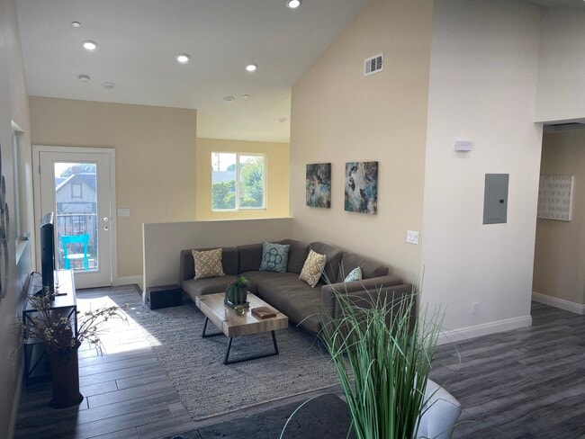 Photo - 3525 Percy St