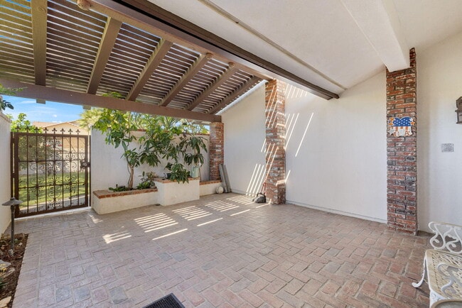 Photo - 42230 May Pen Rd