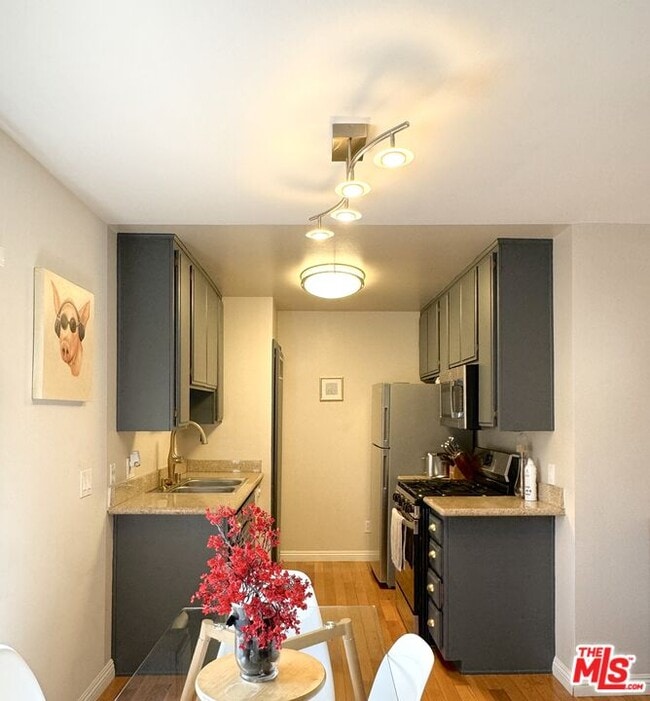 Photo - 833 Orange Grv Ave Unit 6