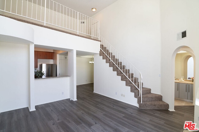 Building Photo - 620 S Gramercy Pl Unit 439