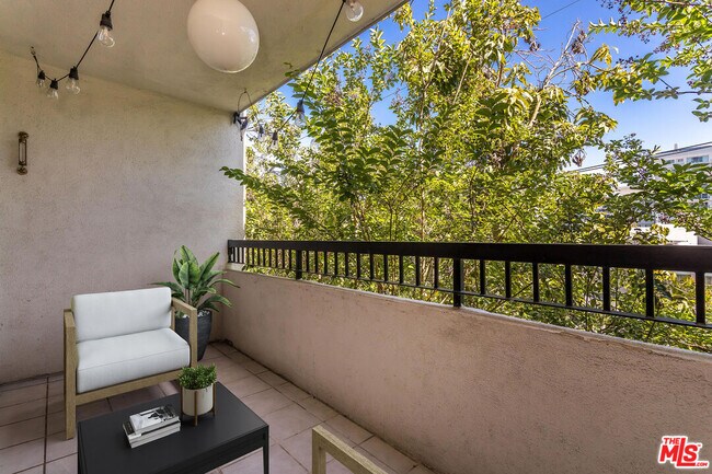 Photo - 906 N Doheny Dr Unit 311