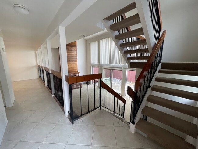 Photo - 2506 Levante St