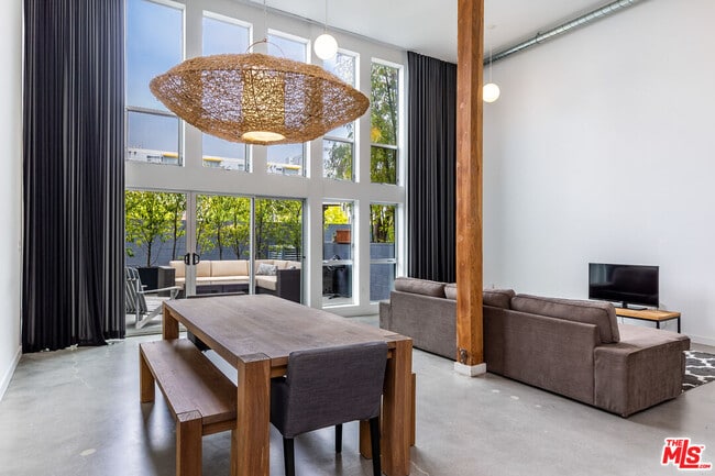 Building Photo - 4215 Glencoe Ave Unit 125