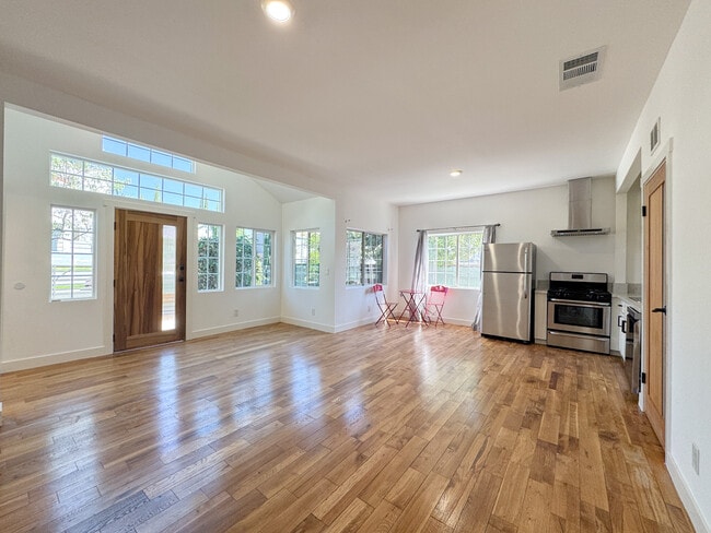 Photo - 2418 Fairmount St Unit 2418