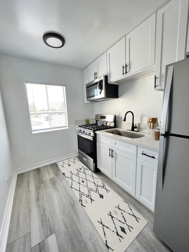 Photo - Nicole Apartments