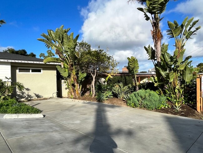 Lovely, 1BD/1BA with private entry and yar... - Lovely, 1BD/1BA with private entry and yar... Apartment Unit #2
