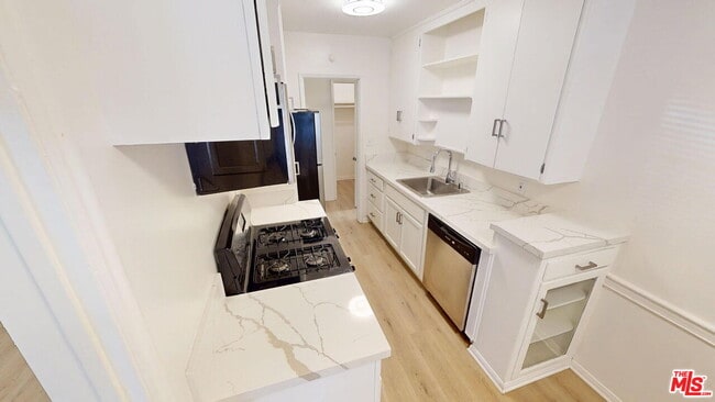 Photo - 127 N Doheny Dr Unit 129