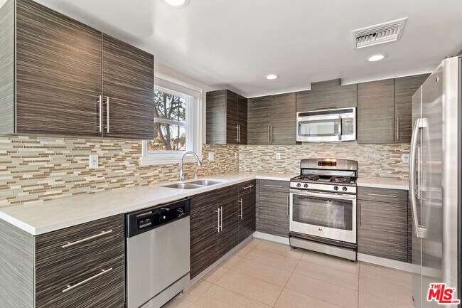 Building Photo - 2317 Scarff St Unit A