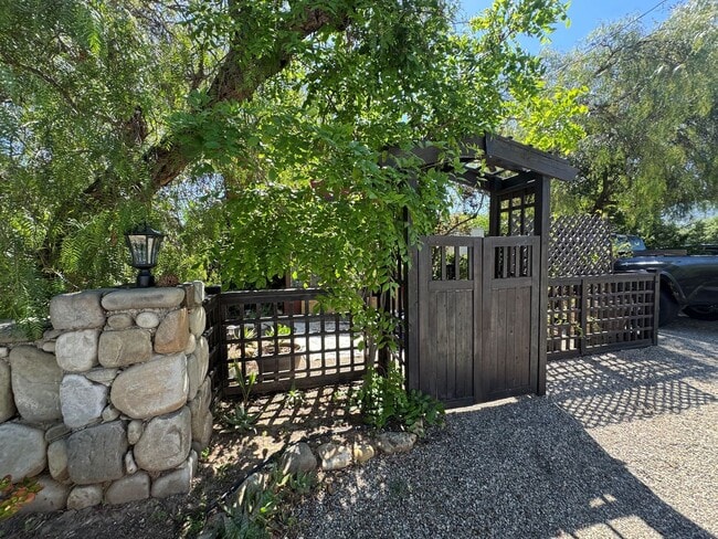 Photo - Charming 2 Bedroom Ojai Home with All Utilities Included