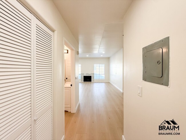 Photo - 11035 Moorpark St Unit 203