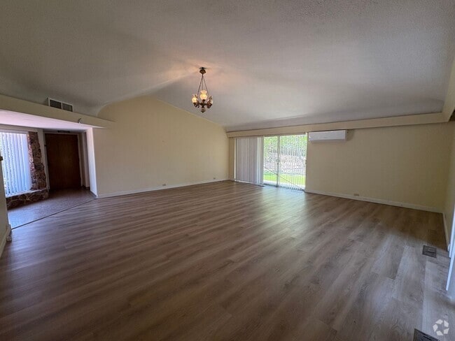 Building Photo - Prestigious Family Home In Outstanding Loc...
