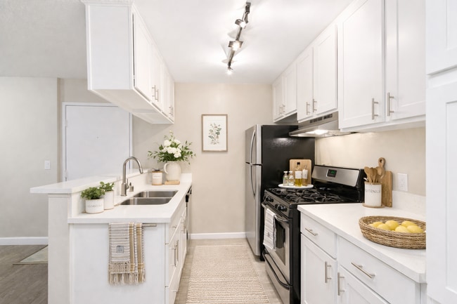 Photo - Tremont Apartments | 514 S Catalina St