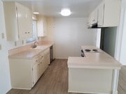 Kitchen - 1100 Opal St Unit C