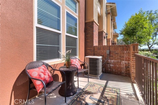 Photo - 754 W 1st St