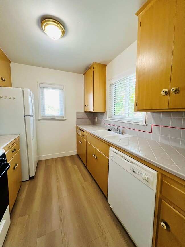 bright clean kitchen - 4550 Vista del Monte Ave Unit 4550 1/2 Vista Del Monte ( 2)