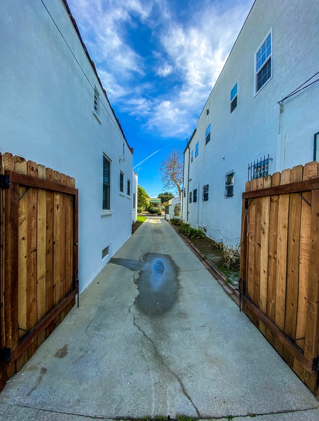 Photo - 1247 S Tremaine Ave