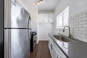 Studio, 1BA - 325SF - Kitchen - Loma Hill