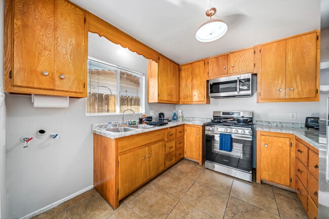 Photo - 45426 10th St W