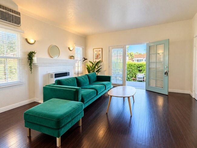 Building Photo - 3013 Somerset Dr Unit 0