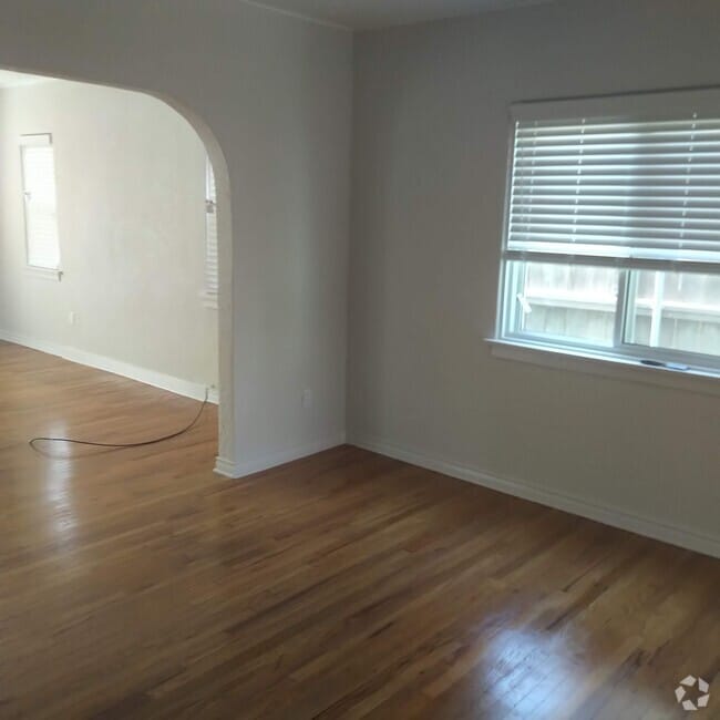 Dining Room - 1748 Wellesley Ave Rental