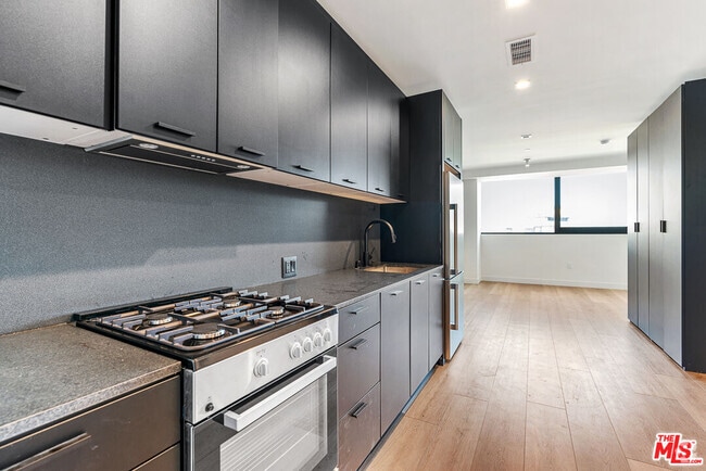 Building Photo - 3688 Overland Ave Unit 204 Rental