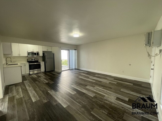 Building Photo - 5611 Fulcher Ave