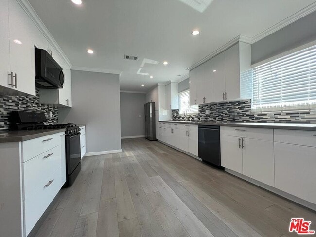 Photo - 11243 Lull St