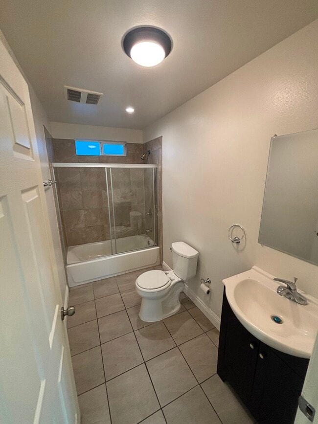 Photo - 214 E 101st St