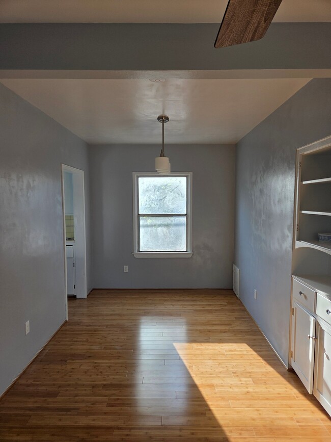 Photo - 7316 Owensmouth Ave