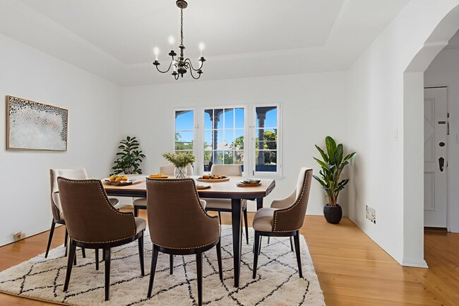 Photo - 307 S Doheny Dr