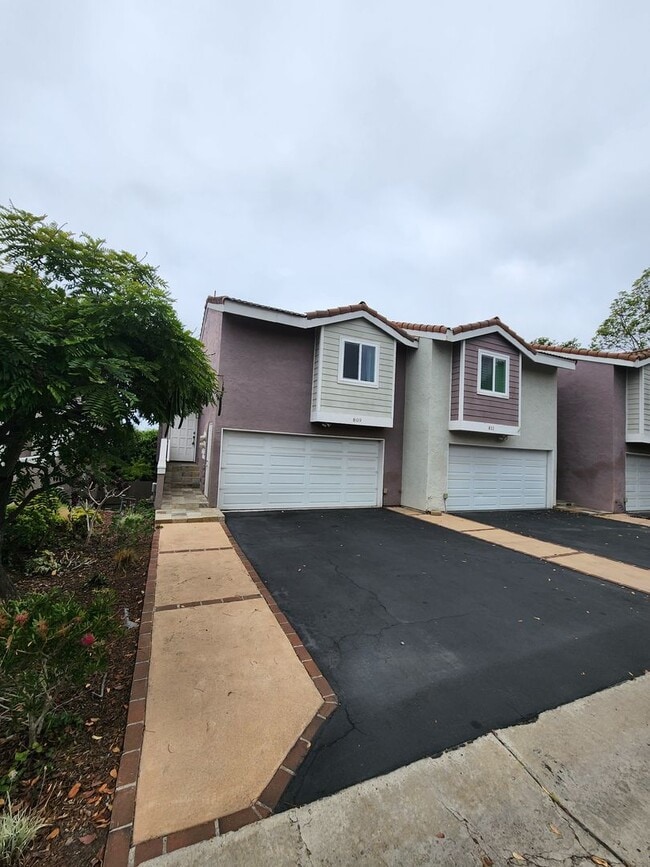 Building Photo - 3 Bedroom Townhouse in Solana Beach