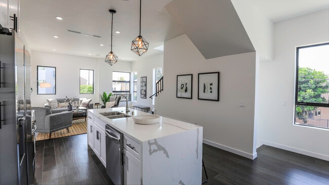 Photo - 1301 Tamarind Ave